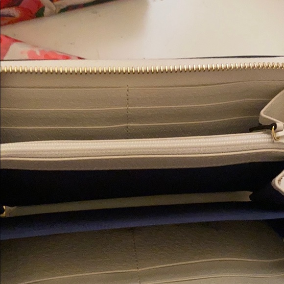 Gucci Cream Wallet with Red and Blue Stripe - Picture 4 of 4